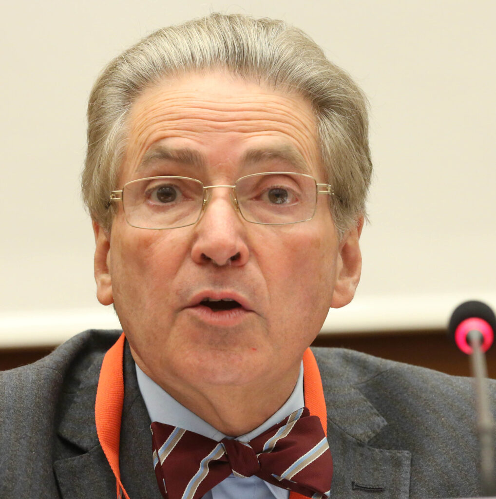 Dr. Alfred de Zayas