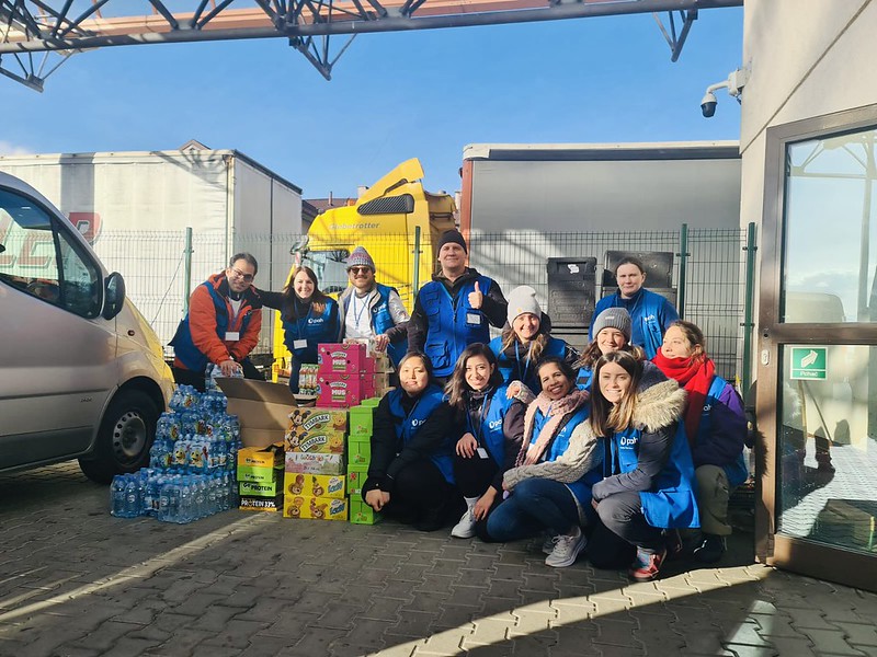 Distributing aid at the Polish-Ukrainian border