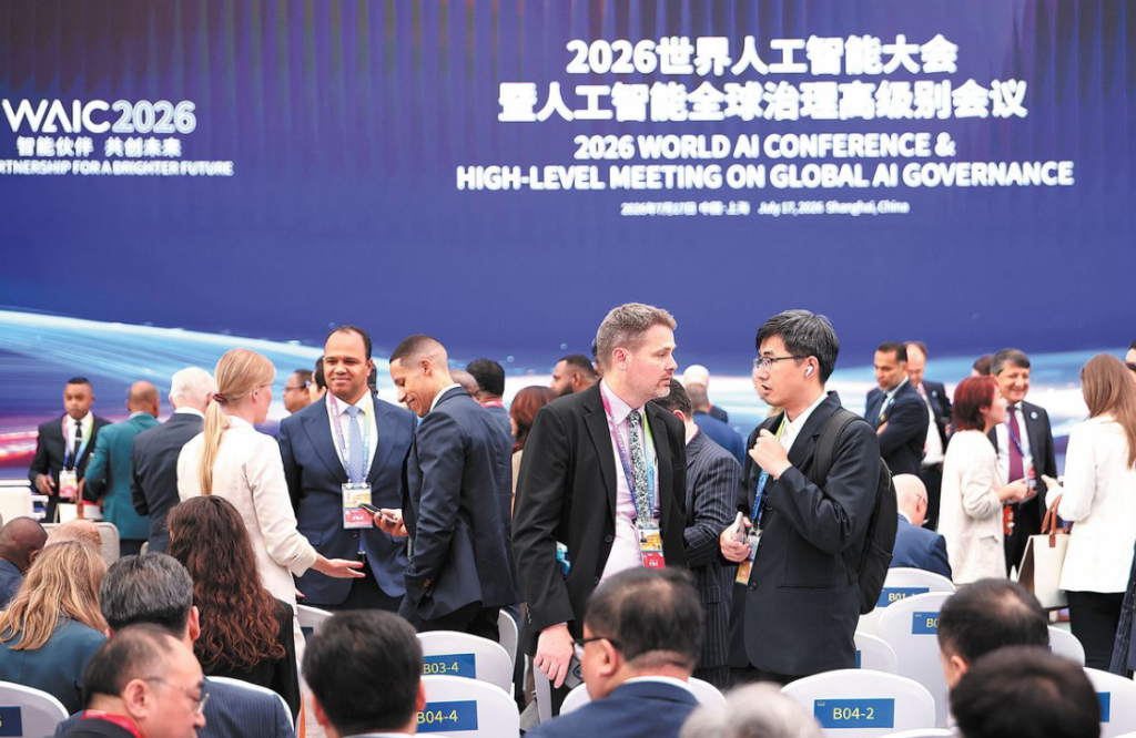 Chinese President Xi Jinping joins participating heads of state, government leaders, international organisation representatives and delegation heads for a group photograph at the 2026 World Artificial Intelligence Conference and High-Level Meeting on Global AI Governance in Shanghai, 17 July 2026. Photo: Yin Bogu/Xinhua.