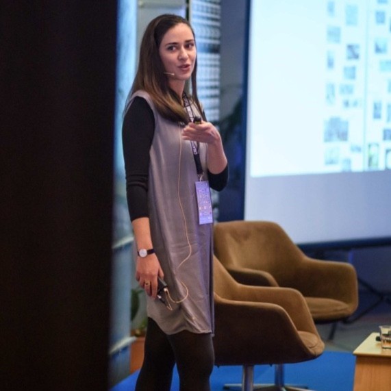 Dr. Jana Konstantinova